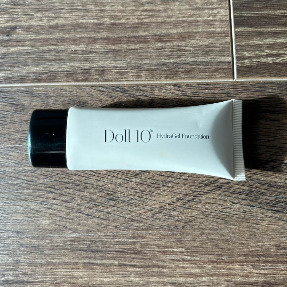 🆕 Doll 10 Vault HydraGel Foundation in Deep